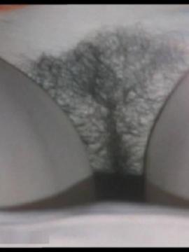 Азиаточка за третьим столиком фото