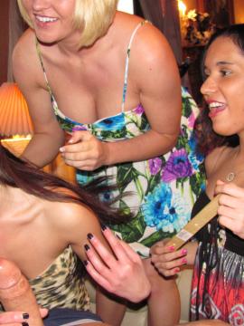 День нудистов. Серия: Семейное видео нудистов фото